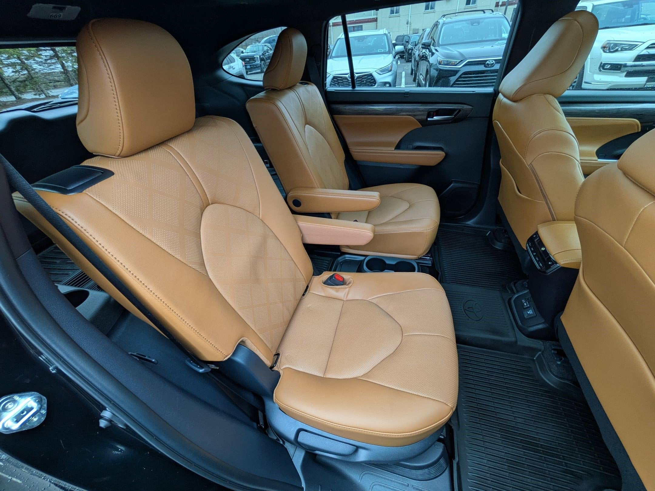 2026 Toyota Highlander Hybrid Platinum