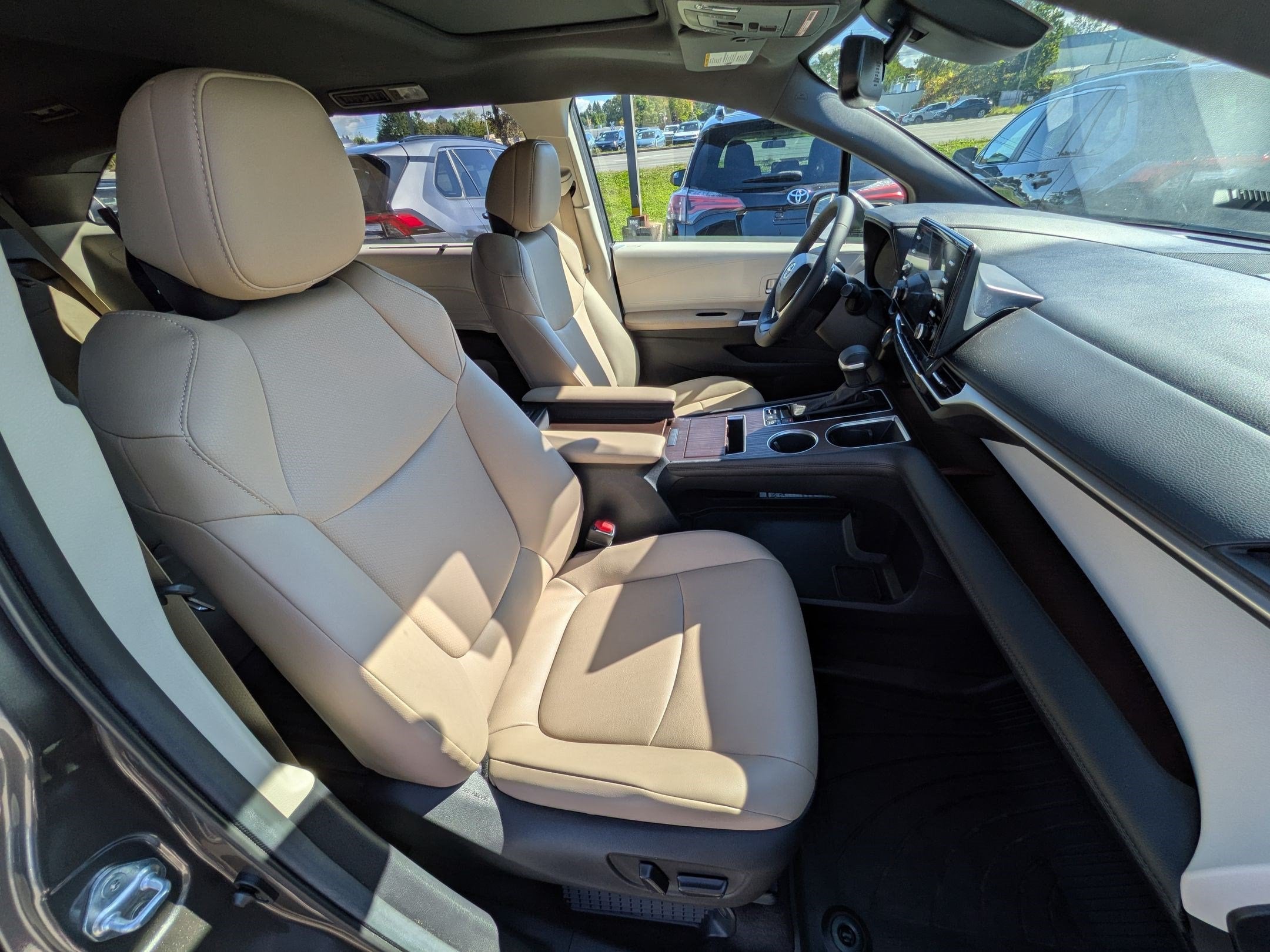 2024 Toyota Sienna XLE 8 Passenger