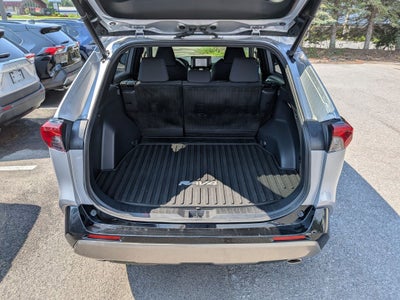 2022 Toyota RAV4 Hybrid SE w/ Convenience & Weather Pkg