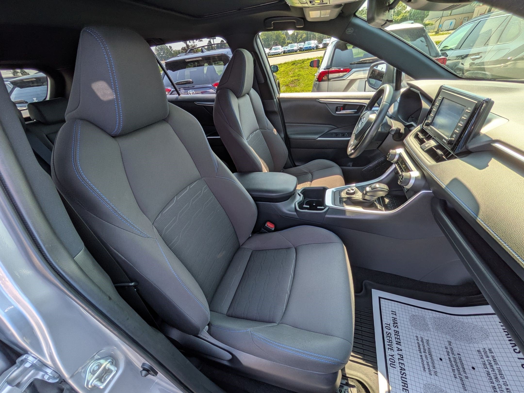 2022 Toyota RAV4 Hybrid SE w/ Convenience & Weather Pkg
