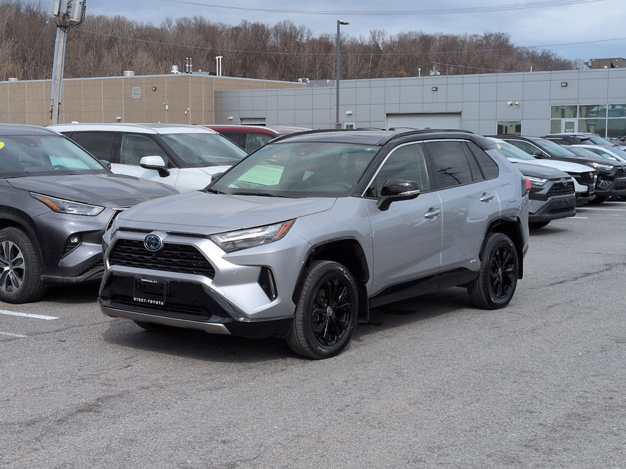 2022 Toyota RAV4 Hybrid XSE w/ Technology & Cold Weather Pkg